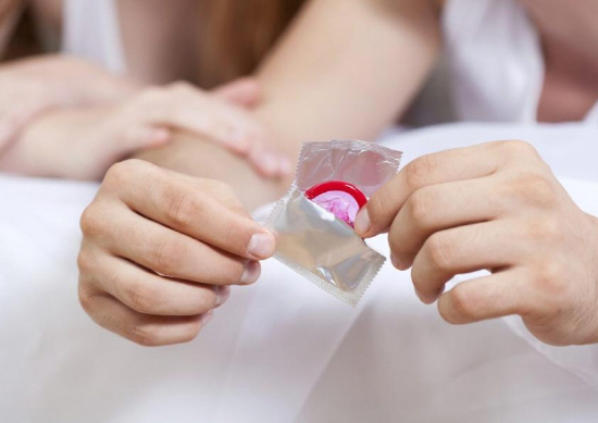 ▲지카 바이러스의 성관계 전염 가능성이 확인됨에 따라 콘돔관련 종목이 주식시장에서 주목받고 있다. (뉴시스)