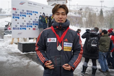 ▲지난달 24일 열린 국제 봅슬레이 스켈레톤 연맹(IBSF) 2015/2016시즌 월드컵 6차 대회에서 동메달을 수상한 윤성빈 선수. 