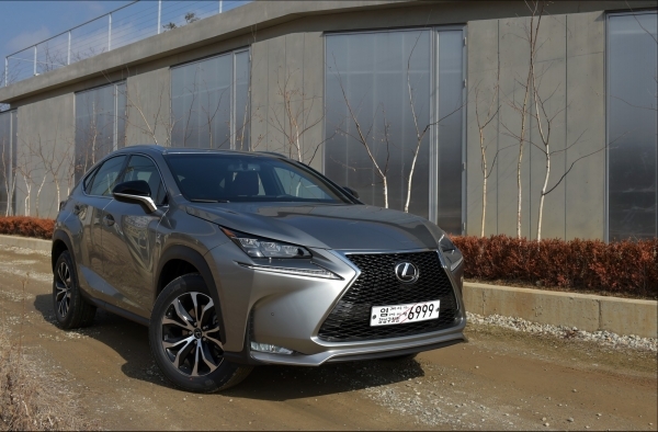 ▲LEXUS NX 200t F SPORT