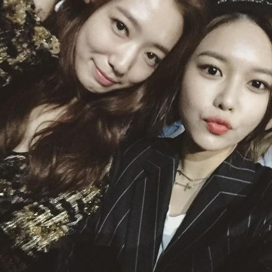 ▲박신혜(왼), 수영(출처=소녀시대 수영 인스타그램)