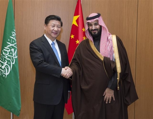 ▲모하마드 빈 살만(오른쪽) 사우디아라비아 부왕세자가 지난달 19일(현지시간) 리야드에서 자국을 국빈 방문한 시진핑 중국 국가주석을 영접하고 있다. 리야드/신화뉴시스