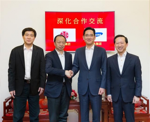 ▲이재용 삼성전자 부회장이 지난해 3월 중국 베이징에서 CITIC그룹 창쩐밍 동사장 등을 만나 금융사업 협력 확대 방안에 대해 협의했다. 사진제공 삼성그룹