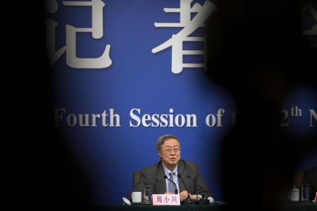 ▲저우샤오촨 인민은행 총재가 12일(현지시간) 베이징에서 열린 전국인민대표대회 기자회견에서 발언하는 모습. 사진=AP뉴시스