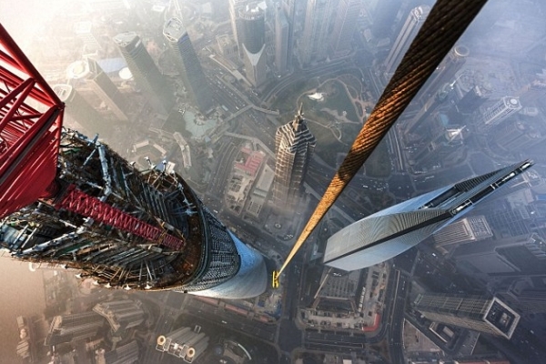▲라스카로프는 지난해 중국 상하이에 건설 중인 상하이 타워에 몰래 올라 사진을 촬영하기도 했다. (출처=비탈리 라스카로프 SNS)