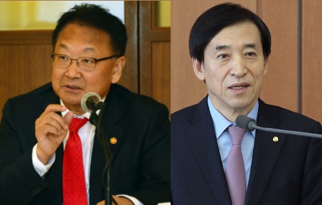 ▲유일호 경제부총리(왼쪽)와 이주열 한국은행 총재