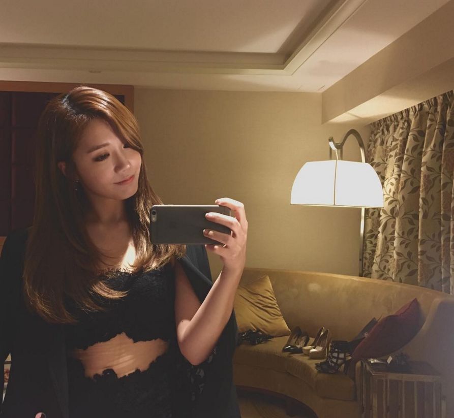 정은지, 섹시도 된다? 착시 블랙 드레스…"깜짝"