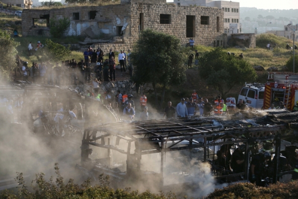 ▲이스라엘 수도 예루살렘 도심의 한 버스에서 18일(현지시간) 폭탄 테러로 추정되는 폭발이 일어나 최소 21명이 부상했다.(AP/뉴시스)