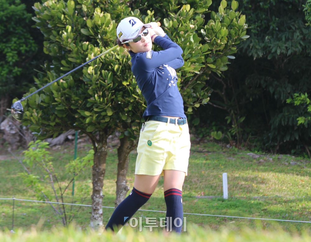 ▲올 시즌 JLPGA 투어 신인 미카지마 가나(20)가 월드레이디스 챔피언십 살롱파스컵 1라운드에서 4언더파를 적어냈다. (오상민 기자 golf5@)