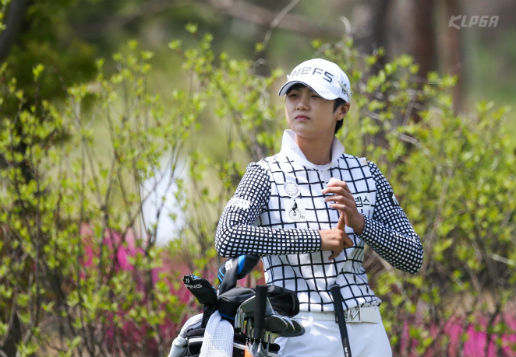 ▲한국여자프로골프(KLPGA) 투어 장타왕 박성현(23)이 일본여자프로골프(JLPGA) 투어 시즌 첫 메이저 대회 월드레이디스 챔피언십 살롱파스컵을 공동 8위로 마감했다. 아쉬움과 가능성이 교차한 대회였다. (사진제공=KLPGA)