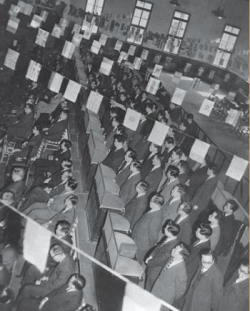 ▲1956년 3월3일 서울 명동에 새로 문을 연 대한증권거래소 개소식 모습.