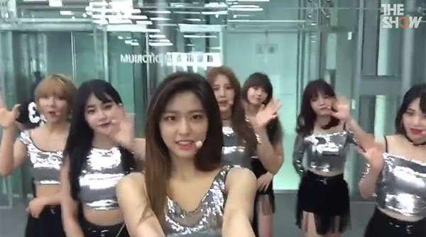 ▲'더쇼' AOA(사진=페이스북 영상 캡처)