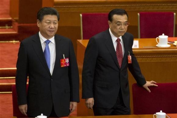 ▲시진핑(왼쪽) 중국 구가주석과 리커창 총리가 3월 16일(현지시간) 전국인민대표대회(전인대) 폐막식에 참석하고 있다. 베이징/AP뉴시스 