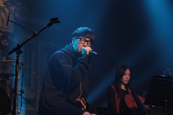 ▲가수 정준일(사진=엠와이뮤직)