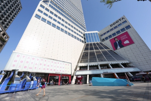 ▲두산은 동대문의 쇼핑 허브인 두산타워에 ‘두타면세점’을 20일 개장한다.