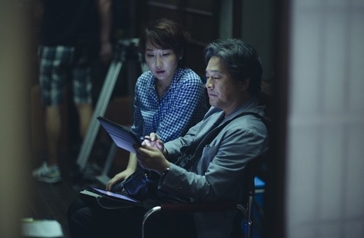 ▲류성희 미술감독과 박찬욱 감독(사진=CJ엔터테인먼트 제공)