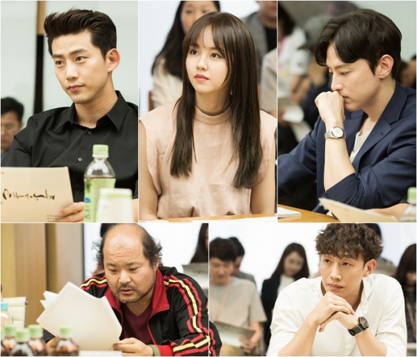 ▲'싸우자 귀신아' 대본리딩 현장(사진=CJ E&M)