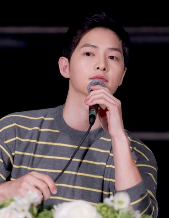 ▲배우 송중기가 중국 팬들으로 부터 여권 사진이 온라인 상에 노출되는 피해를 겪었다.(사진=블러썸엔터테인먼트)