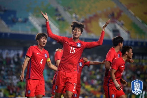 ▲2일 오후 수원월드컵경기장에서 열린 4개국 올림픽 국가대표 축구대회 대한민국과 나이지리아의 경기. 후반전 최규백이 첫 골을 넣고 기뻐하고 있다. (사진제공=대한축구협회)