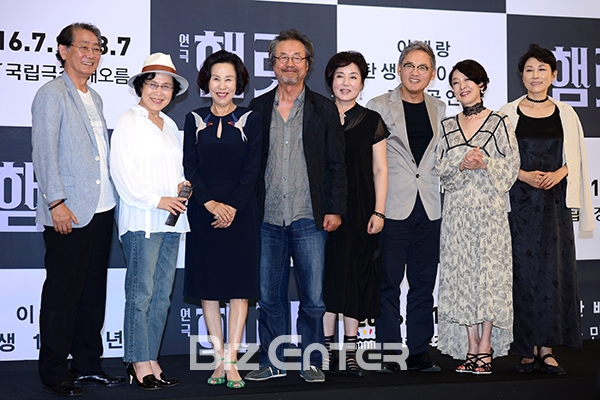 ▲연극 '햄릿' 출연진(사진=윤예진 기자 yoooon@)