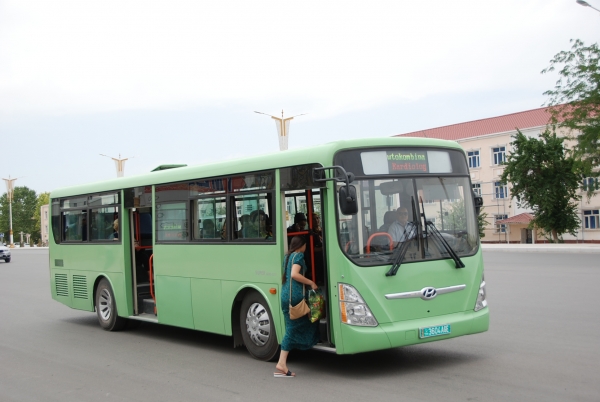 ▲현대자동차 에어로시티 시내버스가 투르크메니스탄 수도 아쉬하바드 시내를 달리고 있는 모습 (사진 제공 = 현대차)