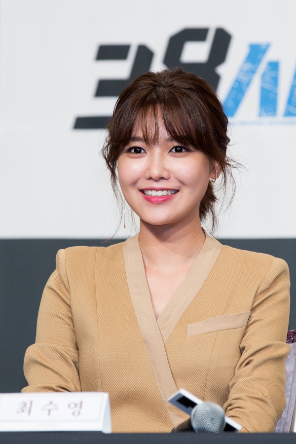 ▲'38 사기동대' 수영 (사진=OCN)