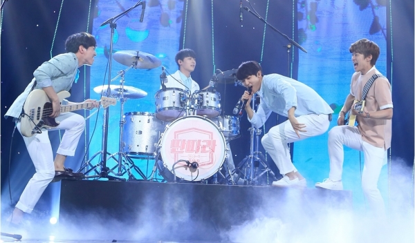 ▲딴따라 밴드로 활약한 강민혁 공명 이태선 엘조(사진=웰메이드 예당, 재미난 프로젝트)