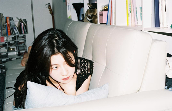 ▲가수 백예린이 'bye bye my blue'로 컴백했다.(사진=백예린 인스타그램)