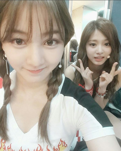 ▲트와이스 쯔위 지효(사진=트와이스 공식 인스타그램)