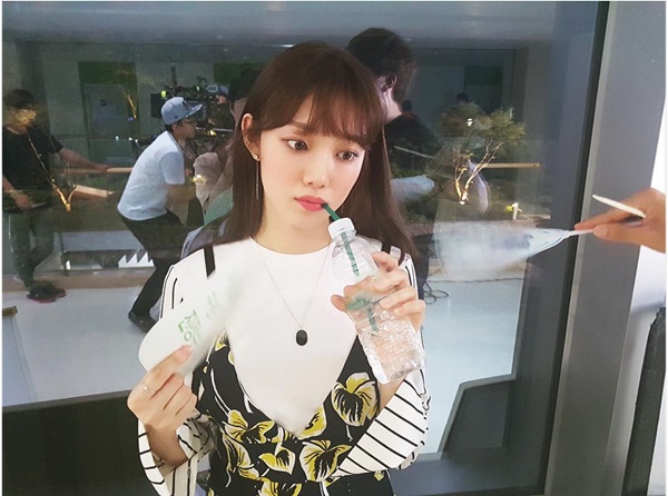 (사진=이성경 SNS)