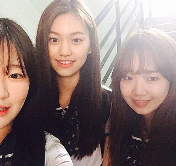 ▲지난 28일 그룹 아이오아이 최유정이 김도연과 함께한 사진을 공개했다.(사진=최유정 인스타그램)