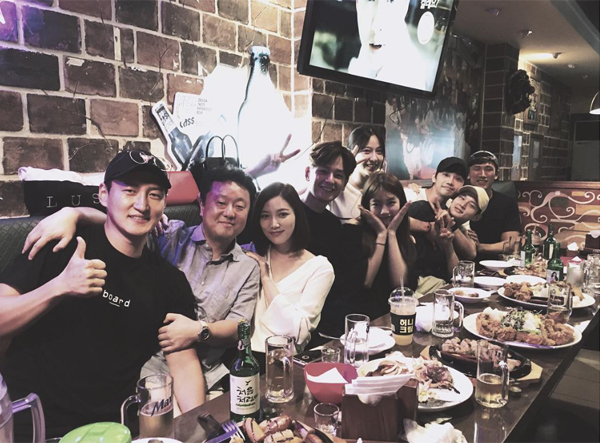 ▲‘함부로 애틋하게’ 수지가 첫 회를 앞두고 동료들과의 일상을 전했다.(사진=수지 인스타그램)