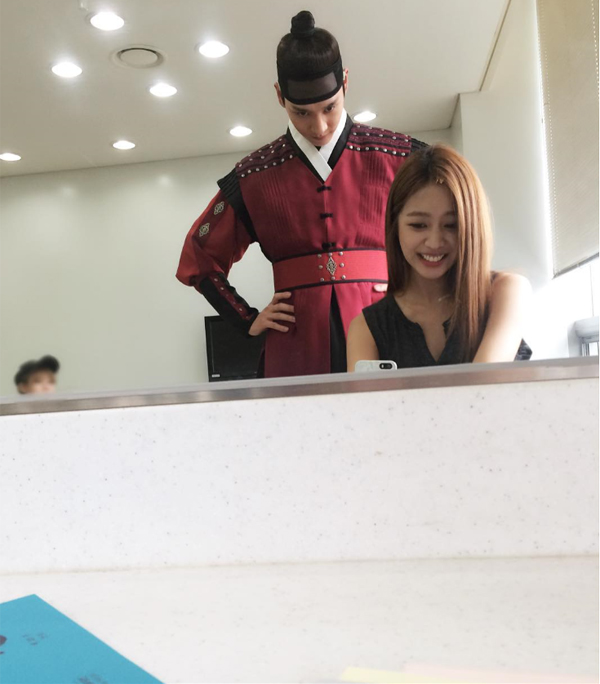 ▲'몬스터' 조보아가 '옥중화'에 출연 중인 최태준과의 일상을 전했다.(사진=조보아 인스타그램)