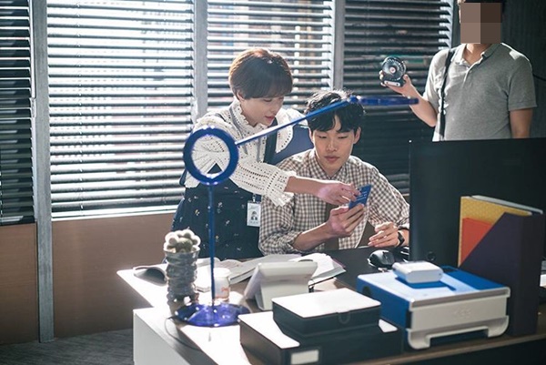 ▲MBC '운빨로맨스' 황정음, 류준열(사진=씨제스엔터테인먼트 공식 인스타그램)