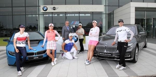 ▲BMW 김효준 대표와 포토콜에 참여한 에이스 선수들. 사진=JNA 정진직 포토