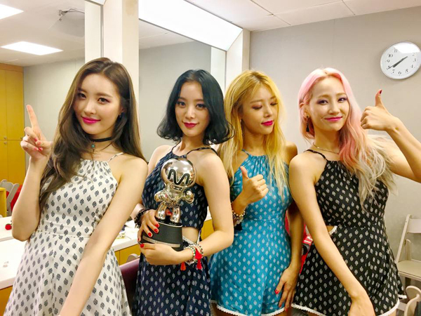 ▲원더걸스가 '엠카운트다운' 1위를 인증했다.(사진=원더걸스 인스타그램)