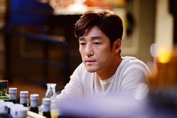 ▲코뼈 부상을 딛고 촬영장에 복귀한 배우 지진희(사진=SBS)