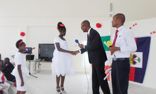 ▲세아상역이 아이티에 세운 '세아학교'에서 첫 졸업생이 배출됐다. (사진제공=세아상역)
