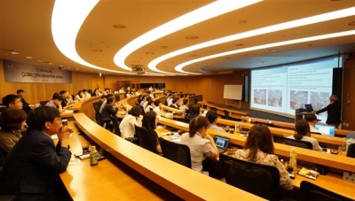 ▲CJ헬스케어가 6월 서울 CJ인재원에서 개최한 ‘글로벌 오픈이노베이션 포럼’에서 미국 벤처사가 프리젠테이션을 하고 있다. 사진제공=CJ헬스케어  