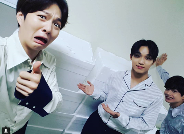 ▲25일 비투비 이창섭이 팬들에게 받은 선물을 인증했다.(사진=이창섭 인스타그램)