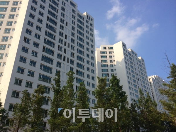 ▲1일 서울부동산정보광장에 따르면 이달 서울의 아파트 매매거래량(신고일 기준)은 총 1만 4031건으로 관련통계가 시작된 이래 4번 째를 기록했다. 역대 7월 중에서도 가장 많은 거래량이다. (사진=sorahosi@)