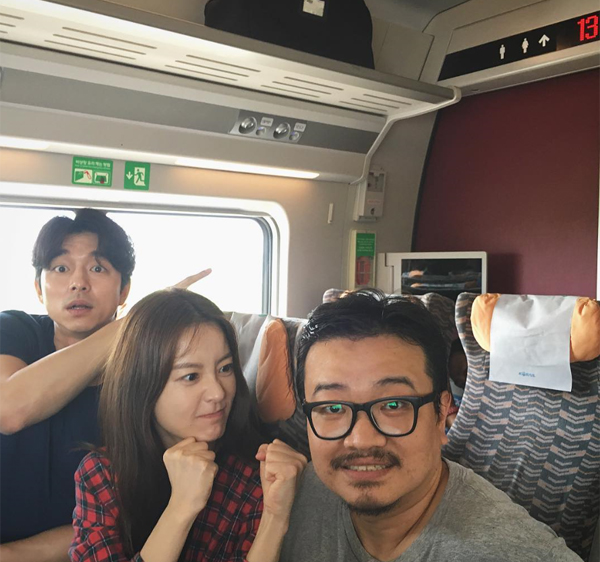 ▲'부산행' 공유 정유미 연상호 감독(사진=정유미 인스타그램)