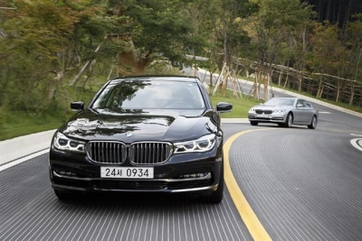 ▲도로를 질주 중인 BMW 뉴 740Li x드라이브. 사진제공=BMW