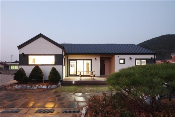 ▲윤성하우징이 건축한 경기도 용인 방아리 주택.
