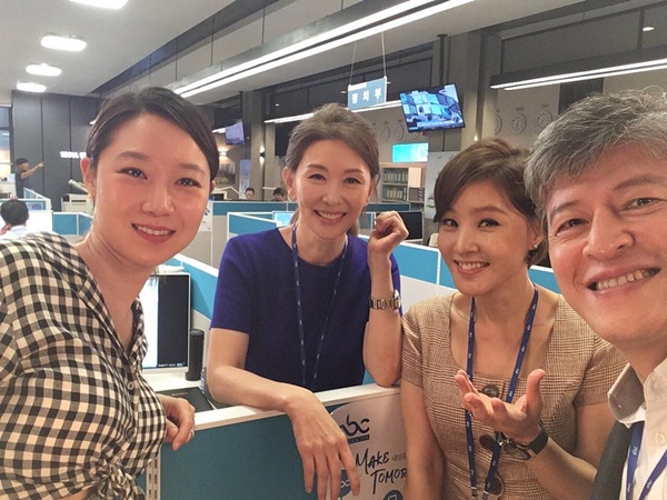▲배우 공효진, 이미숙, 박지영, 권해효(사진=박지영 인스타그램)