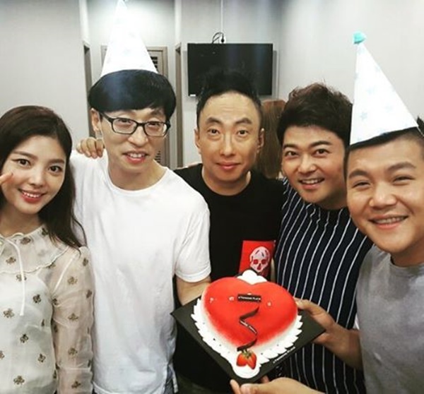 ▲엄현경, 유재석, 박명수, 전현무, 조세호(사진=전현무 인스타그램)