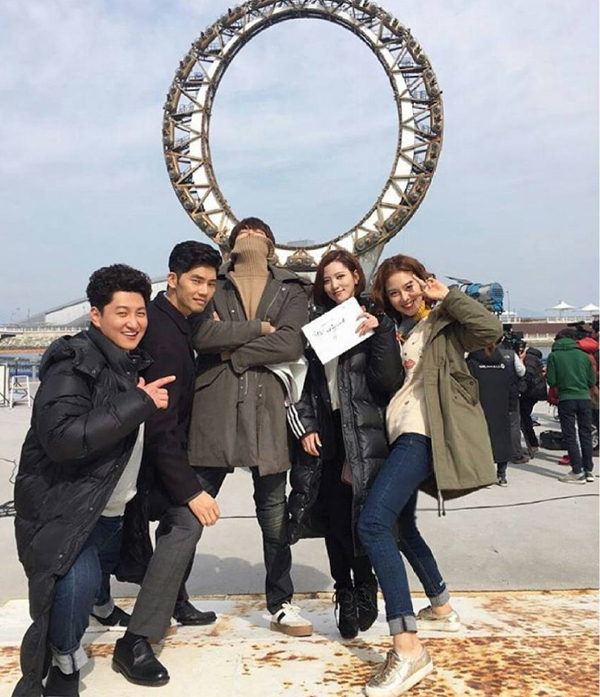 ▲김우빈이 '함부로 애틋하게' 출연지들과 여수에서 찍은 사진을 공개했다.(사진=김우빈 인스타그램)