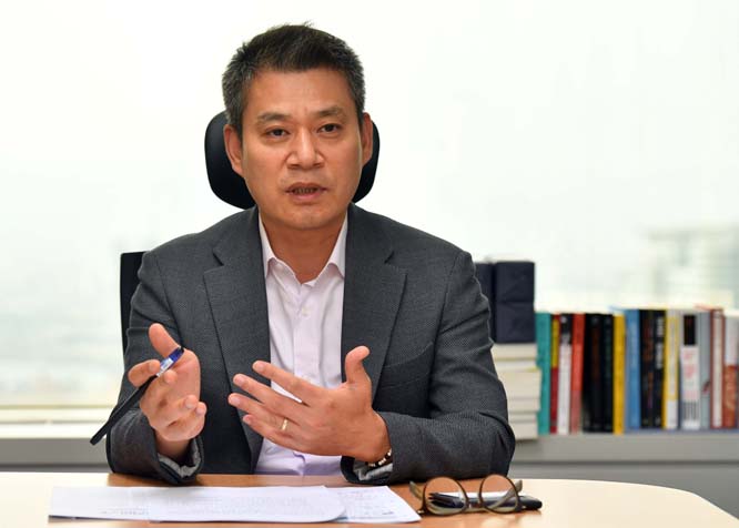 ▲한창회 무역협회 통상협력실장이 17일 서울 삼성동 트레이드타워에서 이투데이와 인터뷰를 갖고 질문에 답하고 있다. 신태현 기자 holjjak@