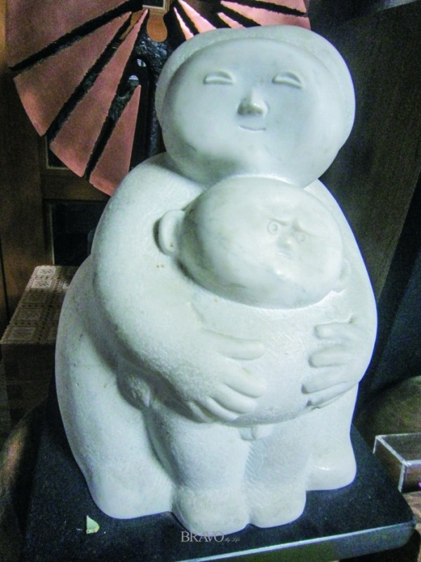 ▲유영교 <모자상(母子像)>. 대리석 26cmx34cmx27cm, 1992년