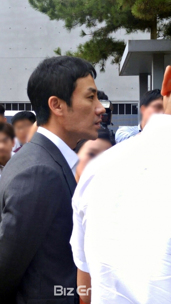 ▲성폭행 혐의 조사 차 분당경찰서에 출두한 배우 엄태웅(사진=김예슬 기자(yeye@))