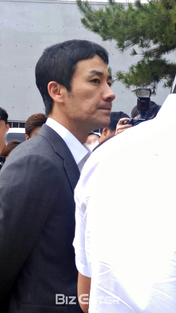 ▲성폭행 혐의 조사 차 분당경찰서에 출두한 배우 엄태웅(사진=김예슬 기자(yeye@))